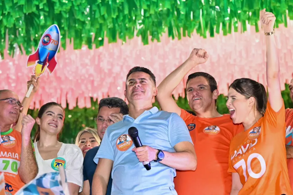 David Almeida é recebido com festa na zona Sul de Manaus