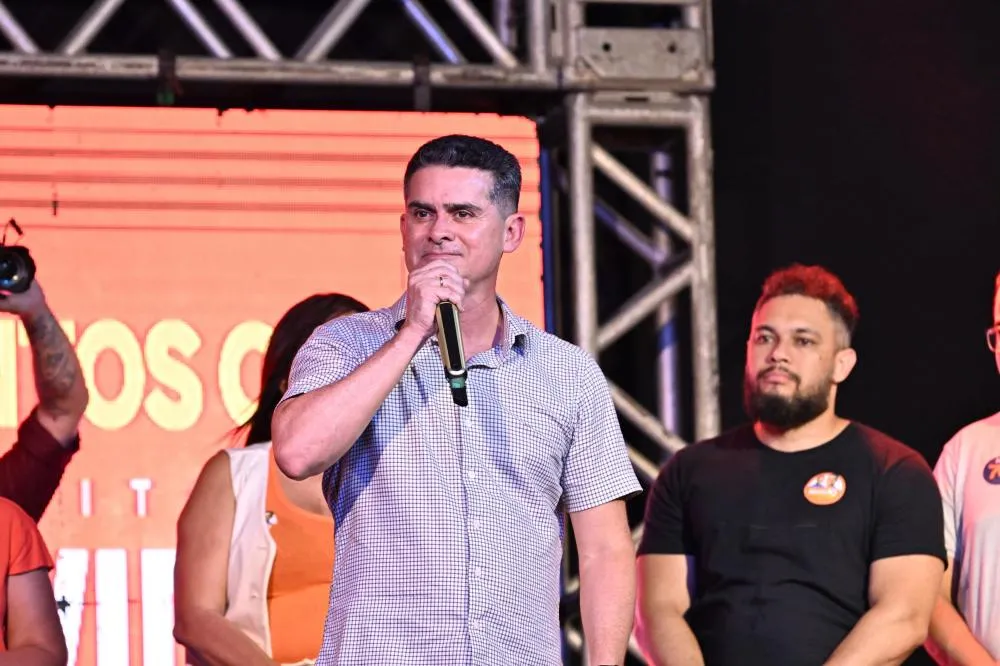 ”Confio primeiramente em Deus, no meu trabalho e na força do povo”, diz David Almeida em mega reunião na zona Centro-Sul de Manaus