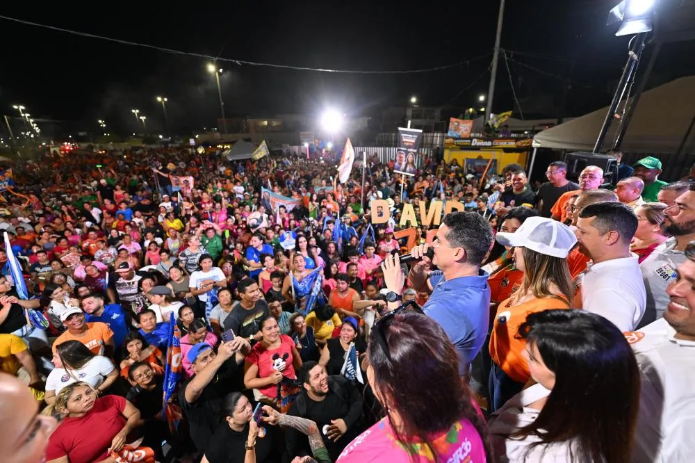 David Almeida é recebido com festa por moradores das zonas Norte e Leste