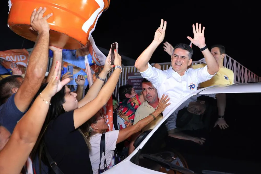 David e Renato se destacam em primeiro debate do segundo turno