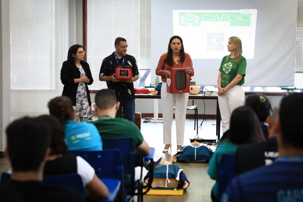 Programa “UEA Cardio Protegida“ realiza capacitação para atendimento básico cardiorrespiratório na EST