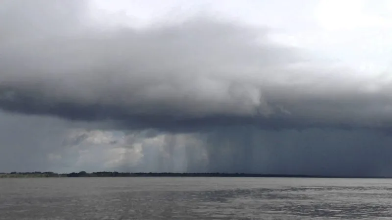 Defesa Civil do Amazonas emite alerta de chuvas intensas com grau de perigo