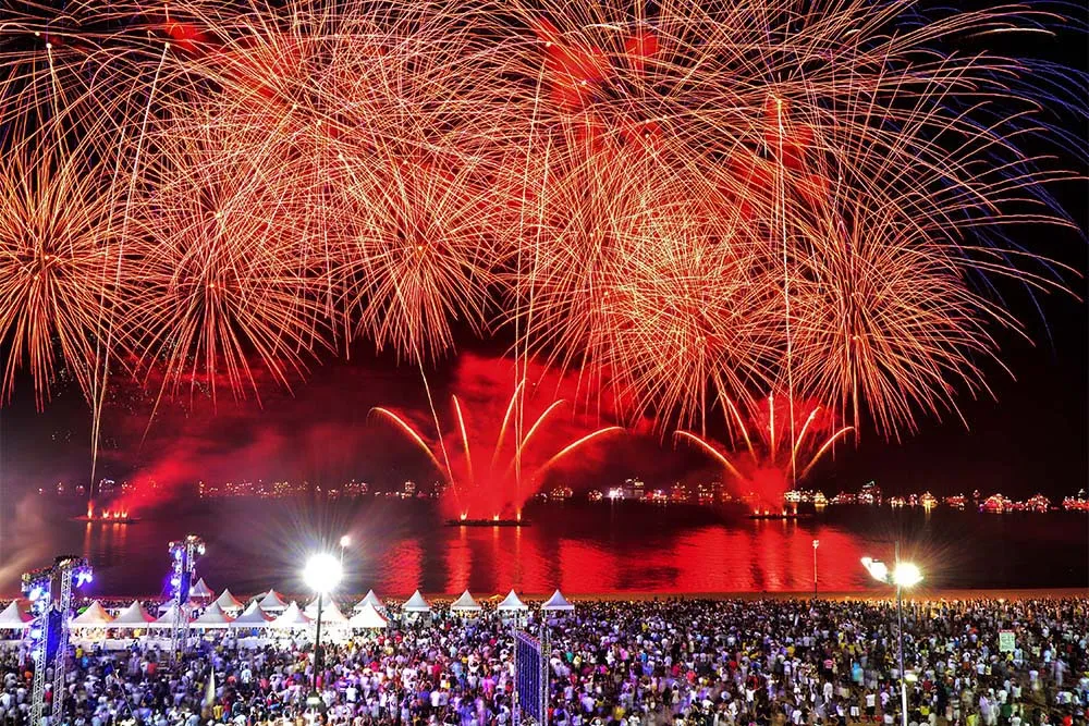 Réveillon Manaus 2025 terá shows de Kevin o Chris, Pablo e Banda Magníficos