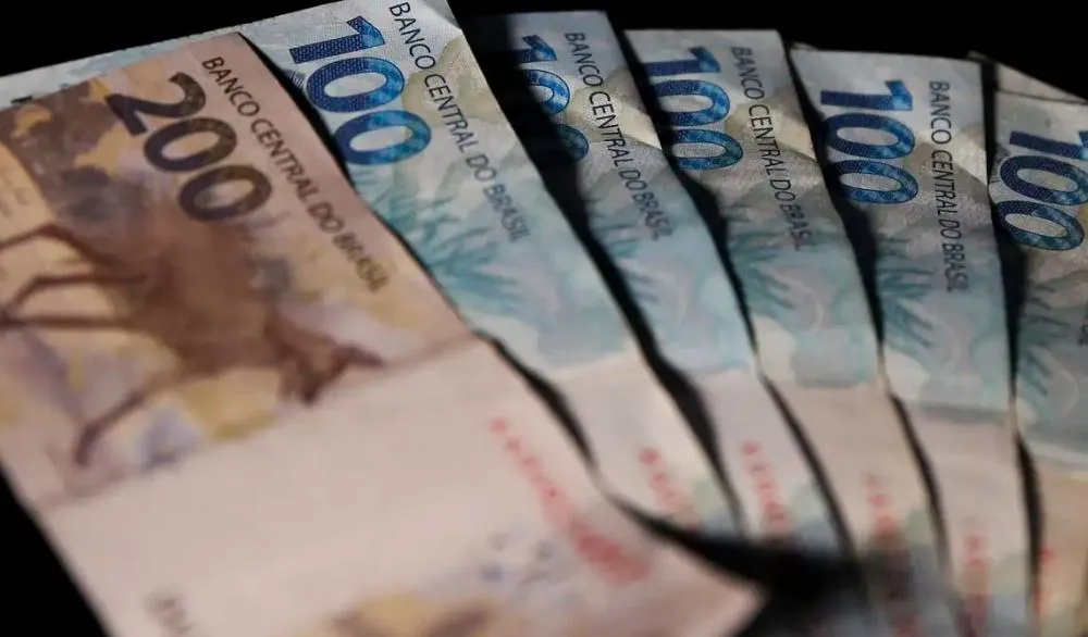 Brasil inicia 2025 com novo salário mínimo de R$ 1.518
