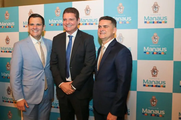 David Almeida toma posse para segundo mandato e anuncia composição do novo secretariado em Manaus