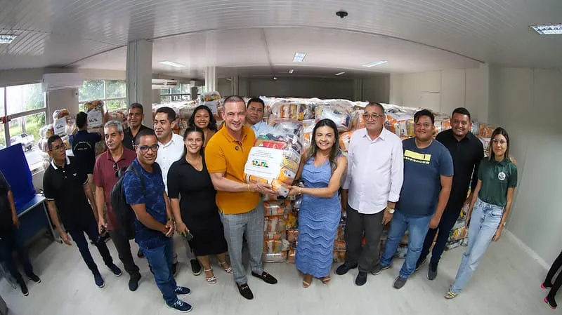 Articulação de Sidney Leite garante cestas básicas pescadores do AM