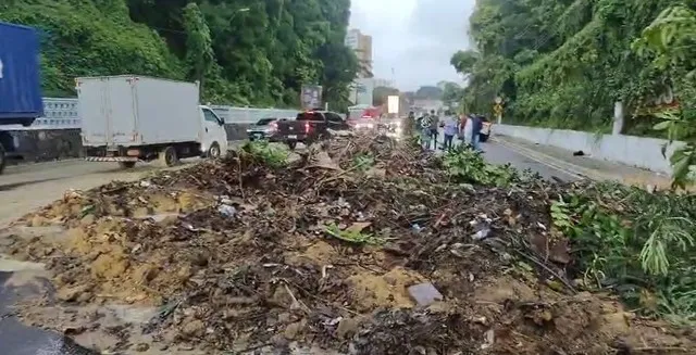 Barranco Desaba na Avenida Mário Ypiranga em Manaus