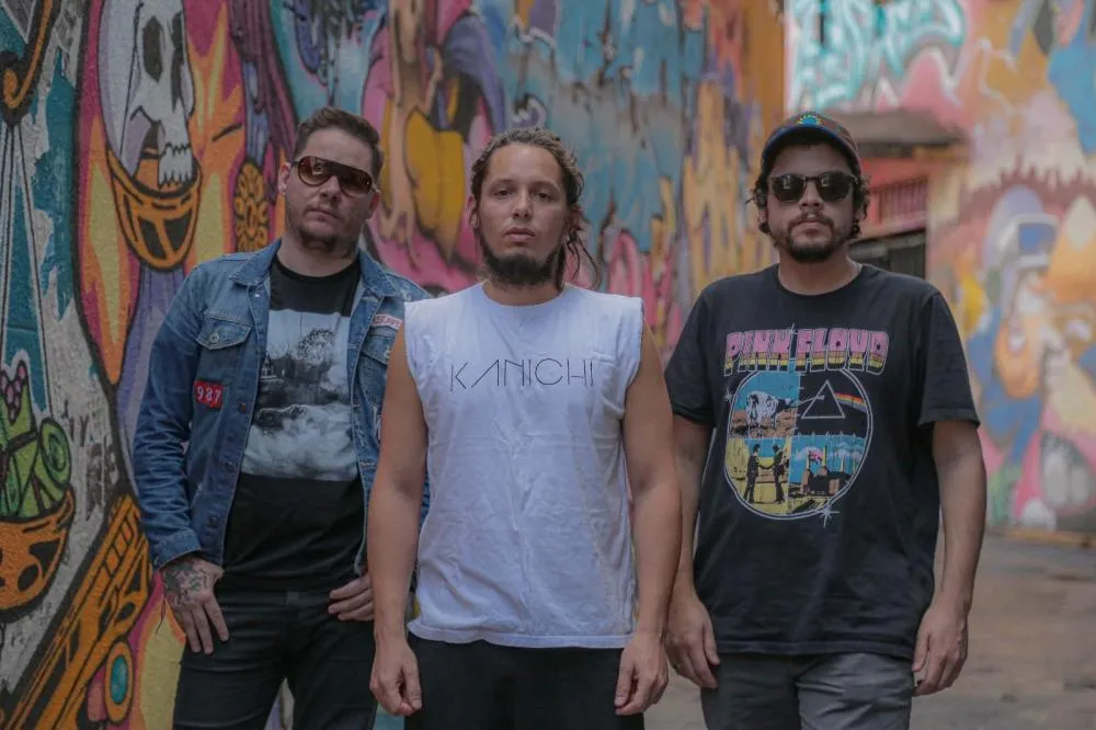 Banda “O Tronxo” anuncia novo EP com participações como Victor Xamã
