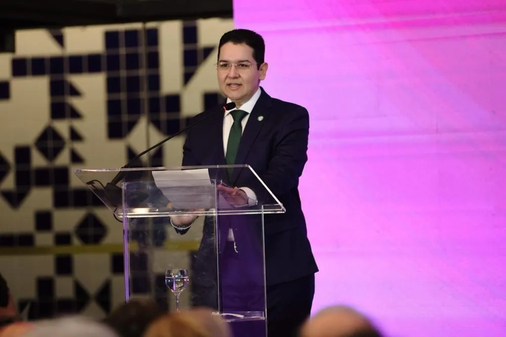 Reconhecimento nacional: pró-reitor da UEA recebe Prêmio Jovem Cientista por impacto acadêmico e inovação científica