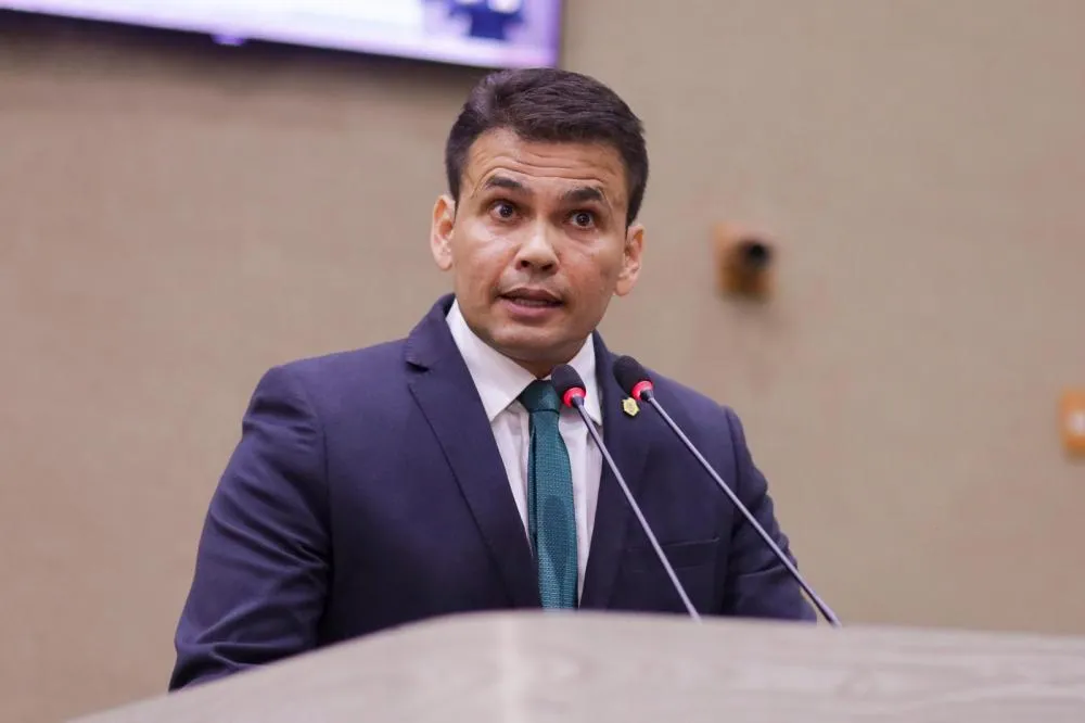 Coronel Rosses apoia ação do Ministério Público contra aumento da passagem de ônibus em Manaus 