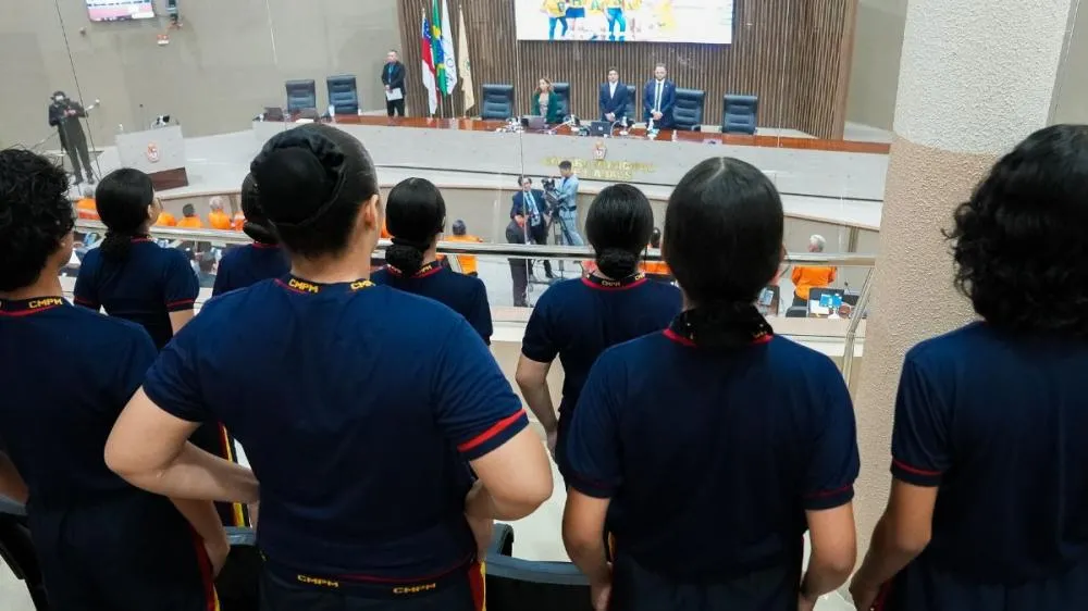 Escola do Legislativo Leva Alunos do CMPM IV à Câmara Municipal de Manaus