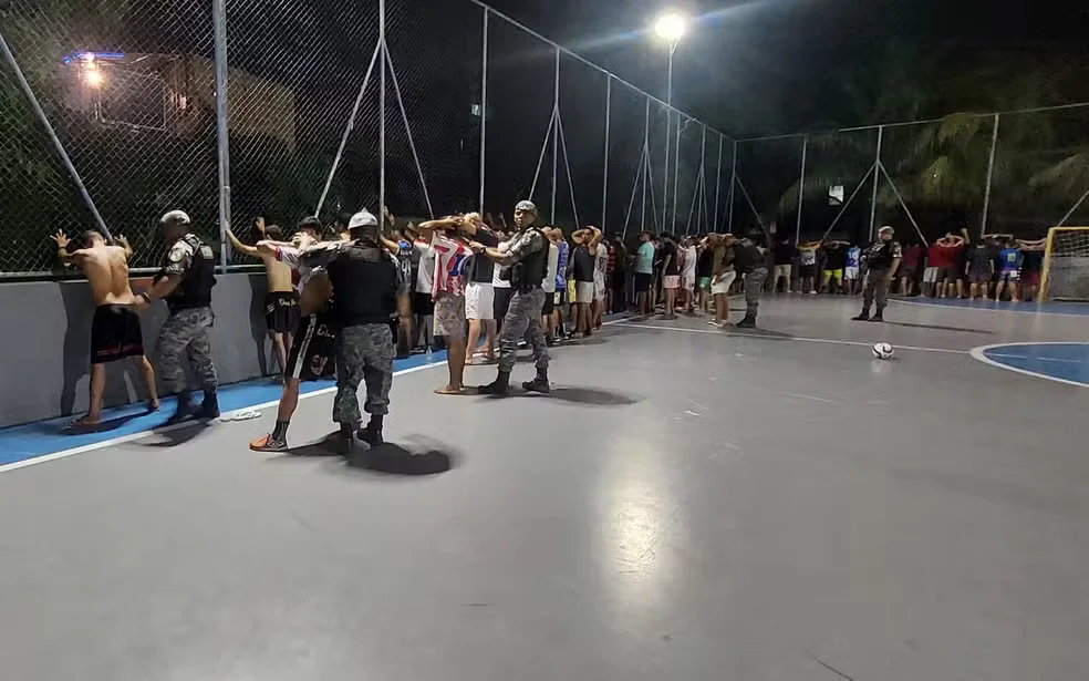 Polícia encerra torneio de futsal em Manaus que oferecia porções de maconha como prêmio