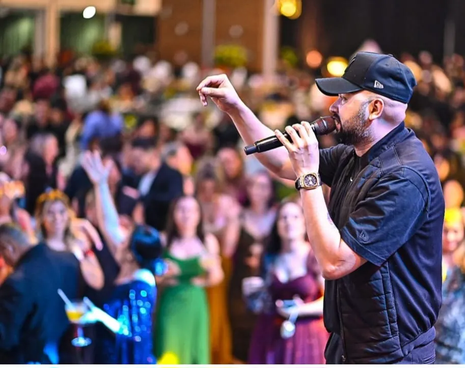 Cantor Uendel Pinheiro faz show gratuito no Millennium Shopping no sábado (17)