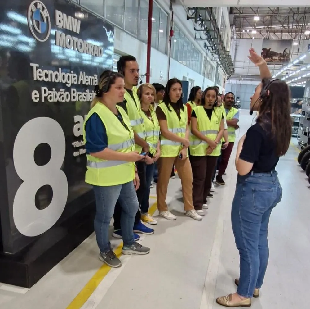 Alunos de Administração da Esbam conhecem processo produtivo da BMW