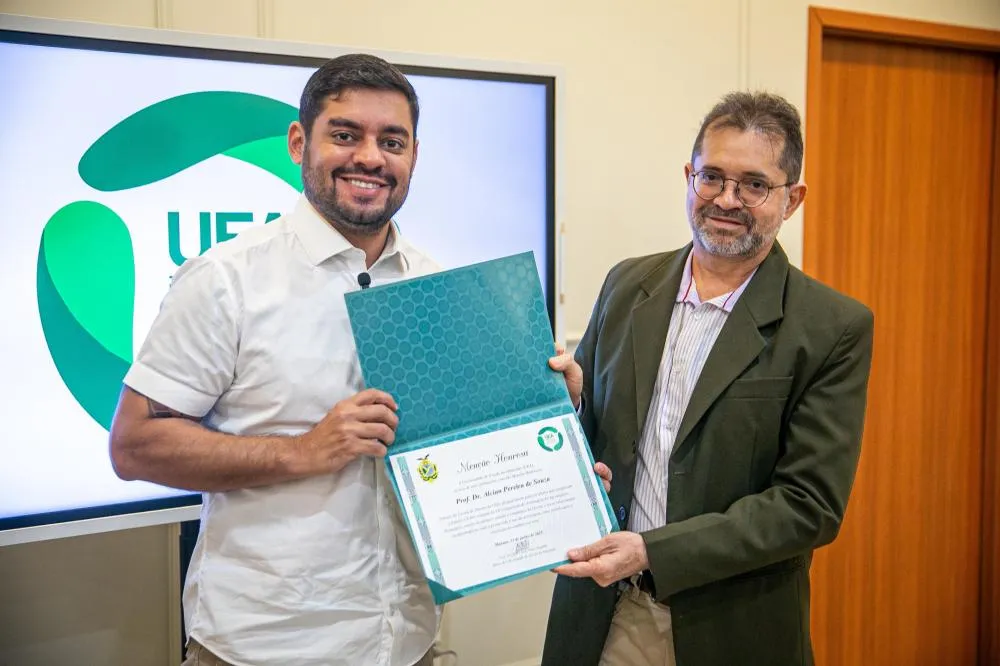 Equipe de Direito da UEA recebe menção honrosa por conquista nacional