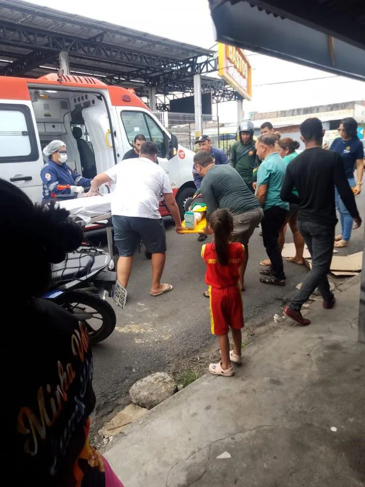 Acidente grave em Manacapuru: motoqueira se acidenta ao desviar de carro e sofre ferimentos
