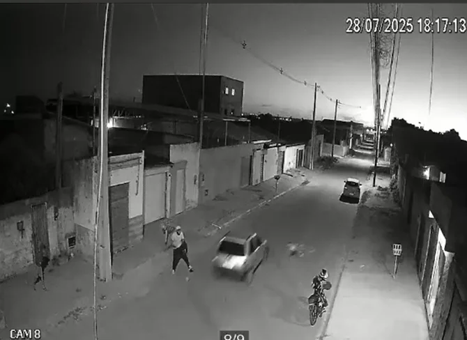 Bebê de um ano morre atropelado enquanto brincava na frente de casa; motorista foi preso