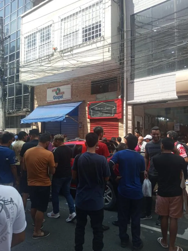 Assalto a joalheria termina com um criminoso morto após confronto com vigilante em Manaus