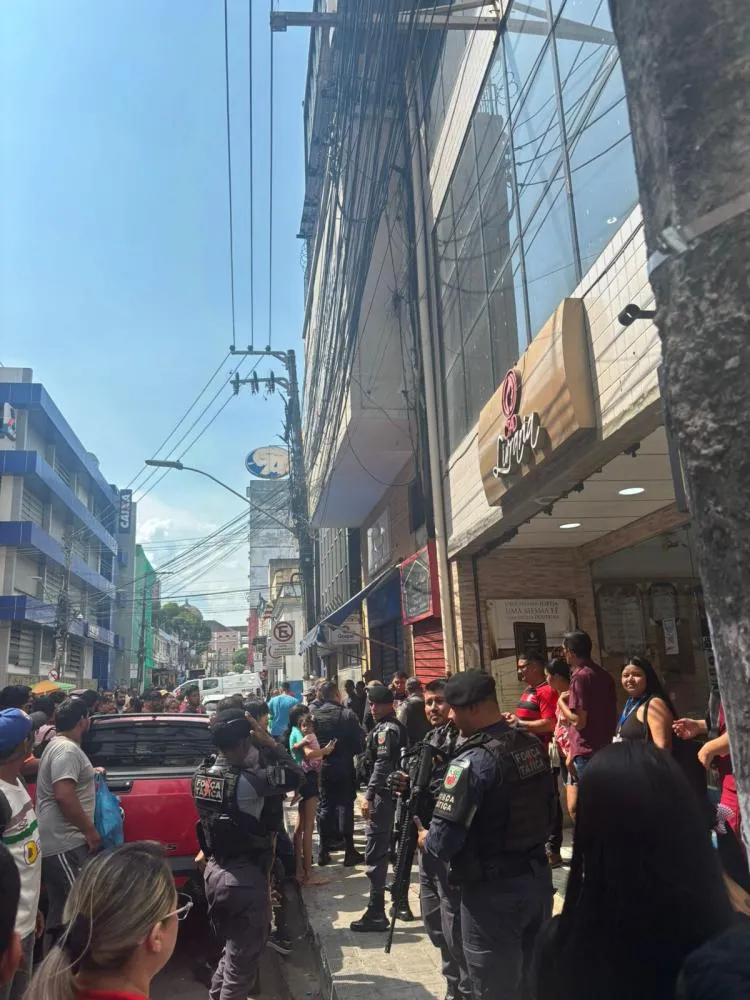 Assalto a joalheria termina com adolescente de 16 anos morto após confronto com vigilante em Manaus