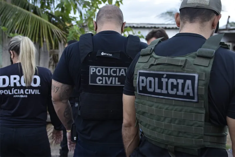 Homem é preso por dar 9 facadas em companheira grávida de 3 meses no Antonio Aleixo