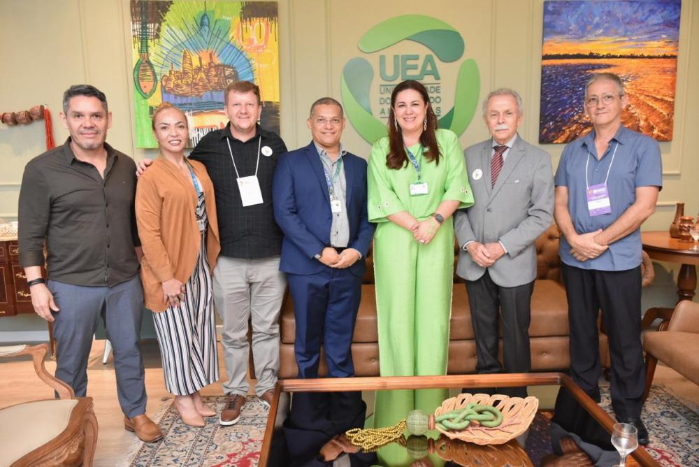 Presidente do CNPq discute fortalecimento da ciência na Amazônia durante visita à UEA