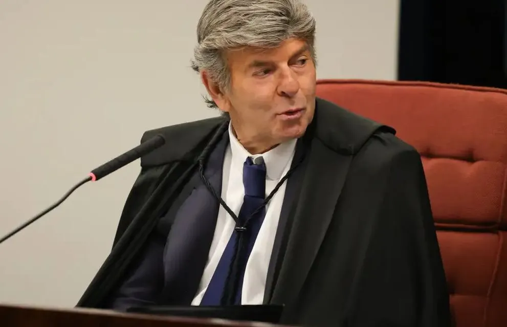 Fux diverge de Moraes e Dino e aponta cerceamento de defesa em julgamento da trama golpista de Bolsonaro