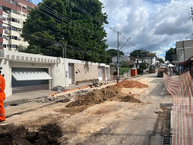 Obra da Águas de Manaus compromete sistema de drenagem e empresa é multada em mais de R$ 313 mil
