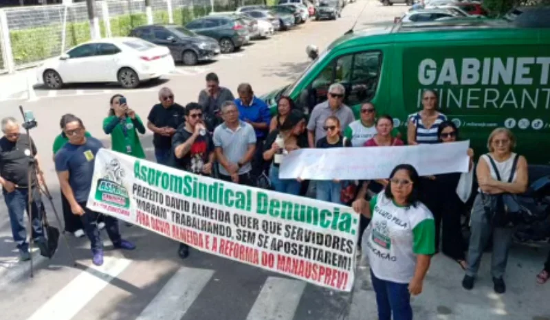 Professores lotam CMM e pedem arquivamento de projeto que muda aposentadoria dos servidores municipais