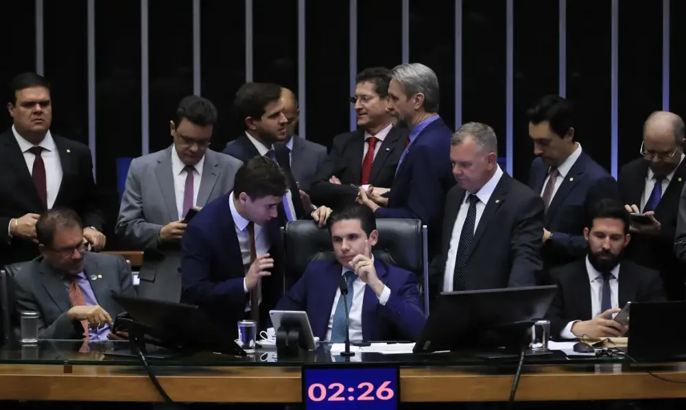 Câmara aprova texto-base da “PEC da Blindagem” em dois turnos; proposta amplia proteção judicial a parlamentares