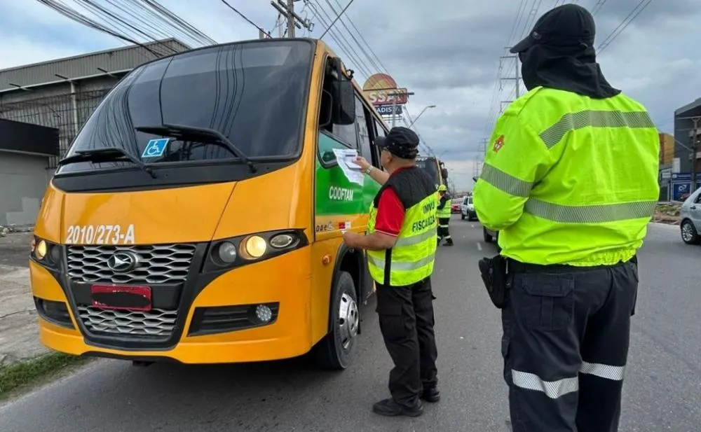 Veículos do transporte alternativo são apreendidos durante operação na zona Leste de Manaus