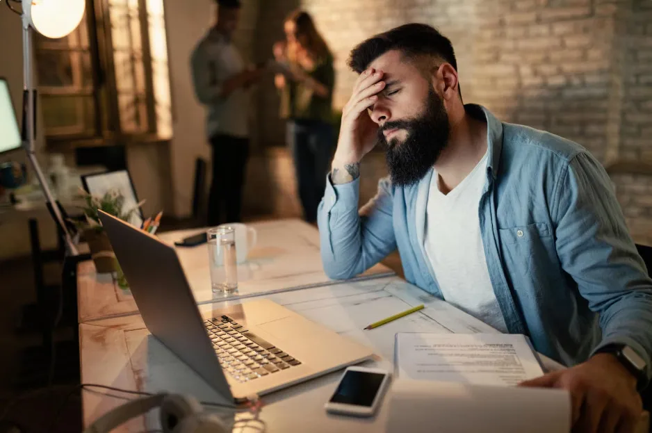  País enfrenta crise sem precedentes, com reflexos diretos na produtividade e no bem-estar dos profissionais