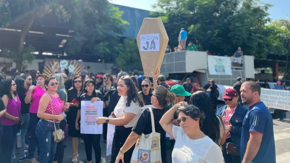 Professores do Amazonas Anunciam Greve Após Aprovação de PL na CMM
